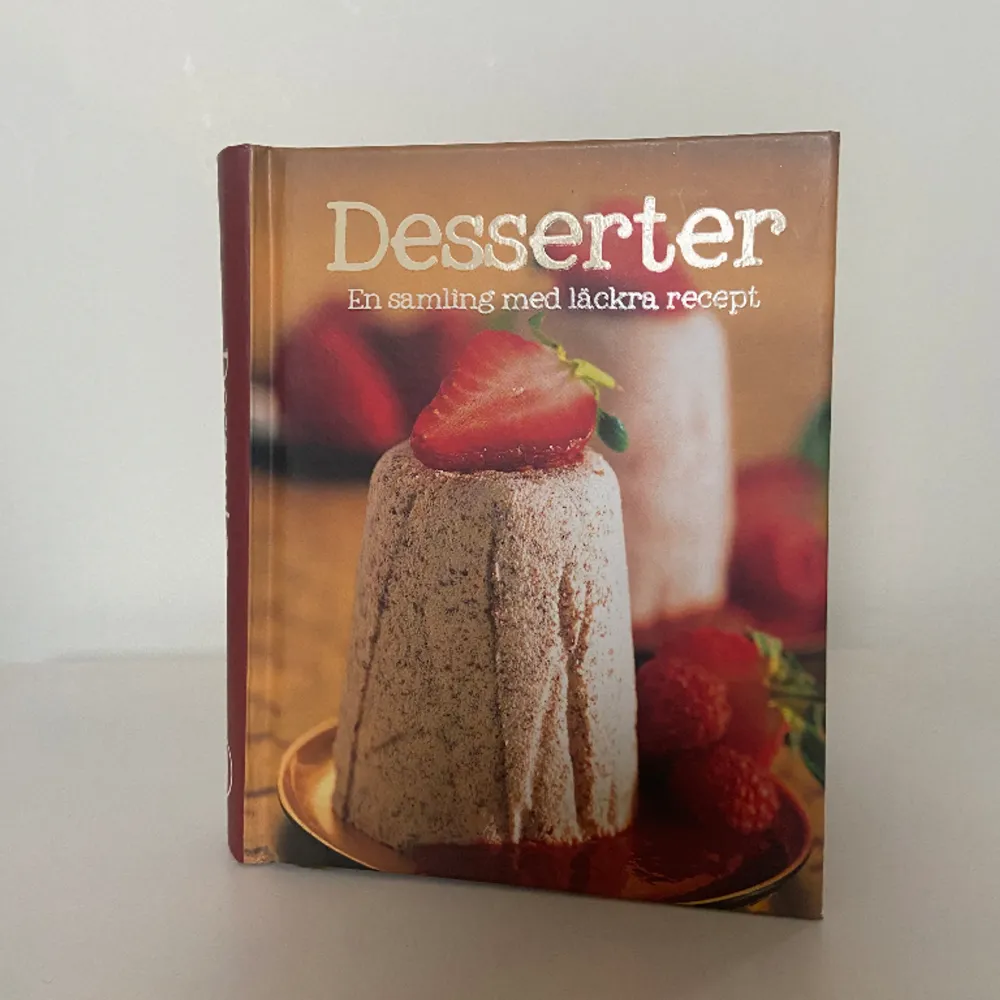 Dessertbok med recept från allt mellan tårtor, glass och tillagad frukt . Övrigt.