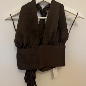 Topp - Oanvänd. Nypris 300kr.