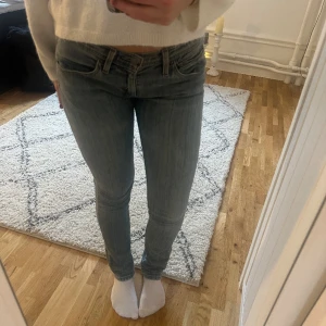 Levis - Skinny levis jeans strl 26.