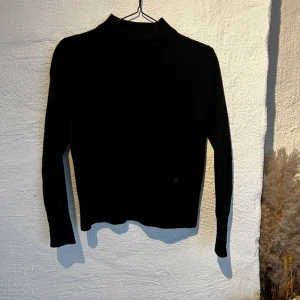 G-STAR tröja  - Svart snygg stickad G-STAR tröja som är använd få gånger, pris går att diskutera!❤️