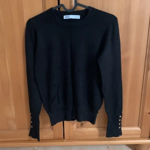 Tröja - Svart finstickad tröja från zara