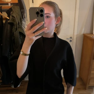 DAGMAR kofta  - Väldigt populär kofta från Dagmar, storlek XS men oversized så passar även dom med S