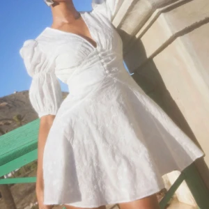 Adoore klänning - Intressekoll på denna superfina klänning från Adoore. Helt ny, och helt slutsåld💕