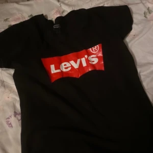 T-shirt - Fin på Svart St M