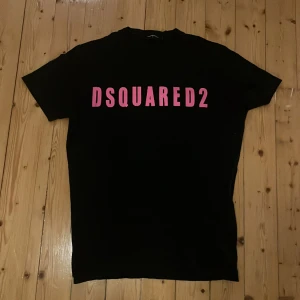 Dsquared T-shirt  - Storlek S, bra skick. Nypris ca 1700