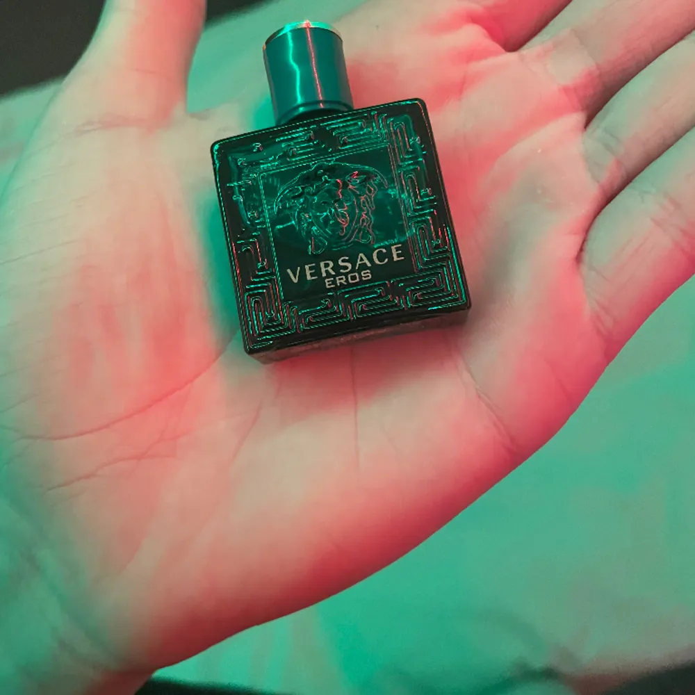Versace Eros parfym 5ml, priset kan diskuteras . Övrigt.