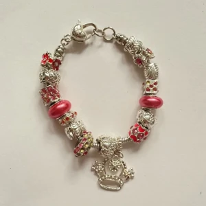 Pandora liknande armband - fint pandoraliknande armband,  några rosa diamanter saknas