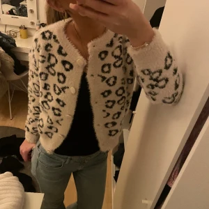 Leopard kofta  - Så fin kofta, aldrig använd utan bara provad💕💕💕