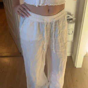 linnebyxor  - perfekta linnebyxor nu till våren och sommaren, de är från Gina tricot och säljer på grund av att jag har ett par andra. skulle säga att de passar s-m