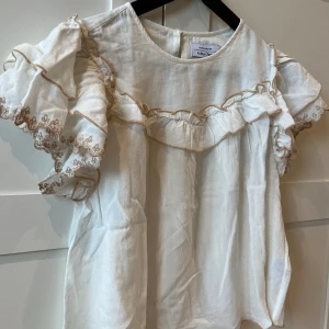 Blus, & Other Stories - Blus o storlek small från & Other Stories. Säljer pga att den är för liten. 