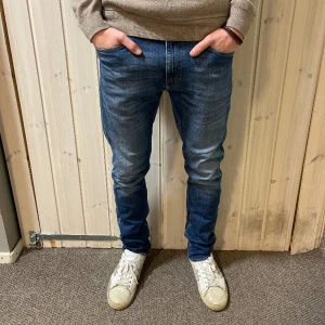 Tiger of Sweden jeans  - Tiger of Sweden | Storlek 33/32 | Skick 9,5/10 | Nypris 1600kr | Modellen på bilden är 182cm och bär vanligtvis runt 32/32!