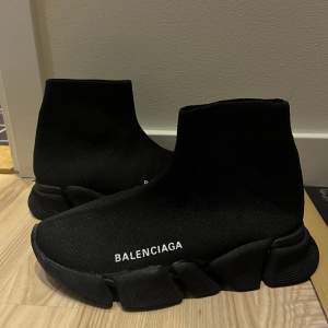 Balenciaga speed 2.0 sneakers, använd fåtal gånger i super skick.