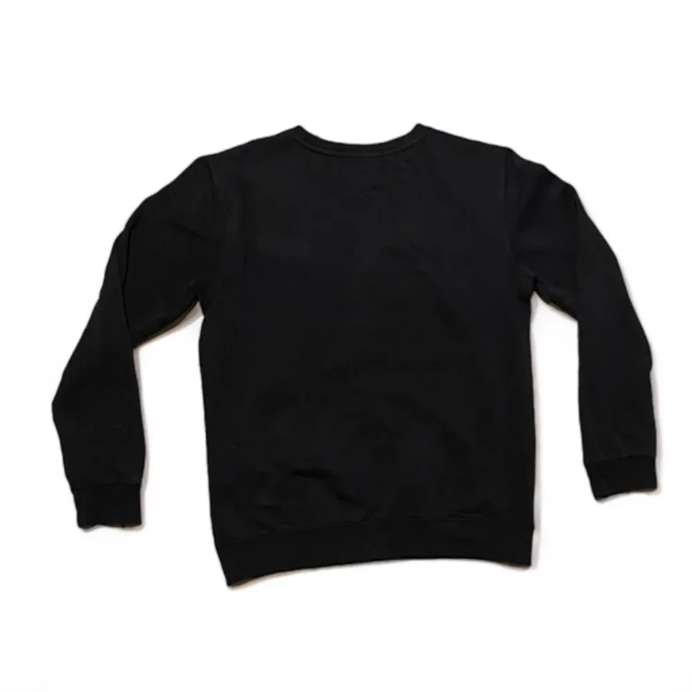 En wesc sweatshirt som är använd men inga skador, ny pris 299kr. Tröjor & Koftor.