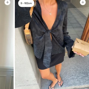 Djerf Avenue blus - Använd en gång, köpt för 1499 kr 🫶🏼