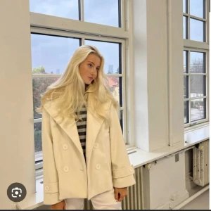 Design by si kappa ❣️ - Jättefin kappa från design by si, säljer den då den aldrig kommer till användning 🥰