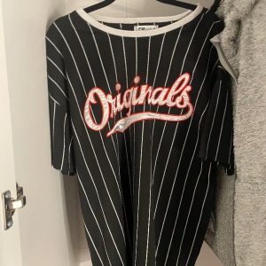 Oversize t-shirt - Svart t-shirt aldrig använt