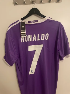Real Madrid Cristiano Ronaldo tröja  - Real Madrid Cristiano Ronaldo tröja från 2017 Champions leauge finalen! Helt ny 
