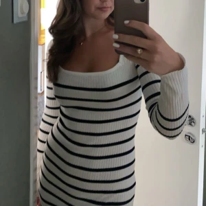 Gina tricot randig klänning - Använd 3 gånger,  nypris 499 kr💕mycket gott skick! Skriv för fler bilder eller frågor 