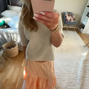 Långkjol - Säljer denna jättesnygga långkjoldn från hm! Den är i helt nyskick!💖💖