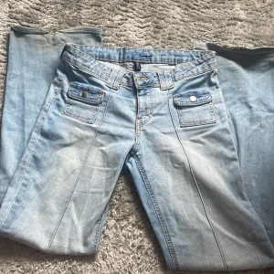 Trendiga HM jeans - Säljer dessa populära hm jeans då dom är för stora på mig!💓