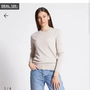 Säljer en beige Finstickad tröja från lager 157 för 60 kr💓 Den är i helt okej skick💓 Den är lite nopprig, men det är inget man tänker på 🥰😻 Pris kan absolut diskuteras💖🫶🏻❤️