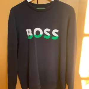 Hugo Boss sweatshirt i storlek M, bra skick  Ord pris 1599kr