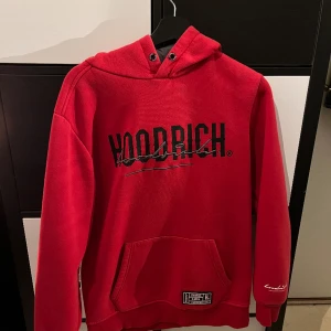 Hoddrich röd hoddie - Hoddrich röd hoddie, som är storlek S, 