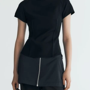 Topp - Svart topp från Zara helt nu med prislapp, aldrig använd, slutsåld på hemsidan🥰