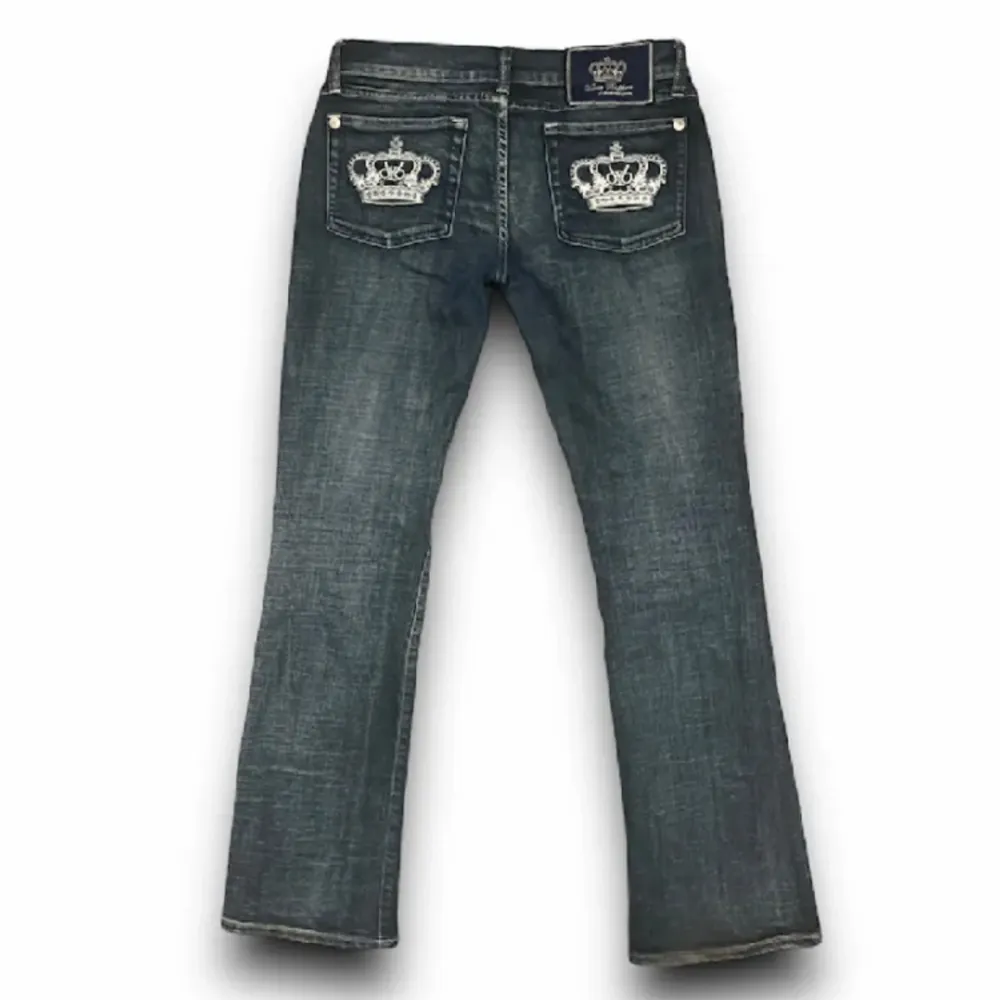 Jätte snygga real Victoria Beckham jeans💗Dom är i nyskick och är jätte fina💗 Säljer för jag har ett par andra💕. Jeans & Byxor.