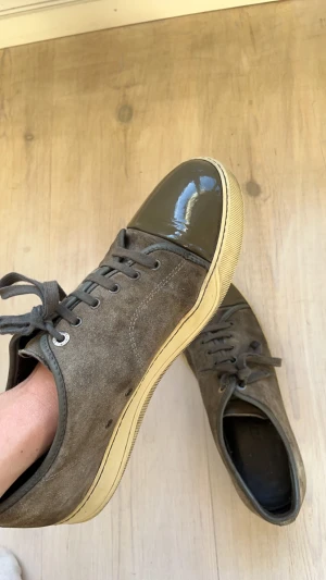Lanvins! - Säljer mina fina grå/gröna lanvins! Cond 8,5/10. Nypris runt 5000. Kom privat för fler frågor!🔥