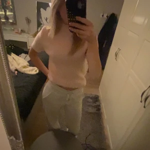 Stickad t-shirt - Så söt stickad t-shirt i en så fin rosa färg från Mango💕