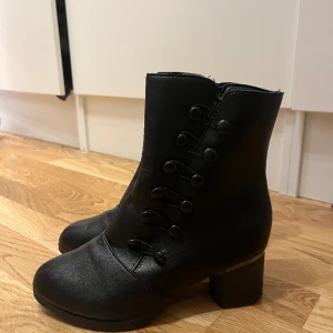 Korta boots - Använda en gång, supersköna!