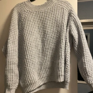 Tröja - Fin blåfärg och inte stickig 