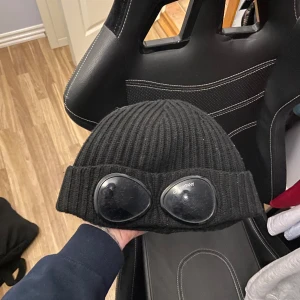 CP Comapny mössa - Bara haft den någon månad   Con: 9/10 