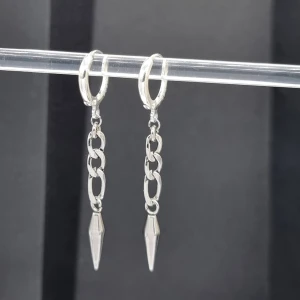 Handgjorda örhängen  - Handgjorda örhängen●Följ :@ekjewelryofficial🤲 ● 💎Material- 100% rostfritt stål ●Örhängeskrokar -Silver 925. Nickel fri. Längd -5cm.  Vattentåliga, ändrar inte färgen! Köp för 1st-70kr eller 120kr/paret