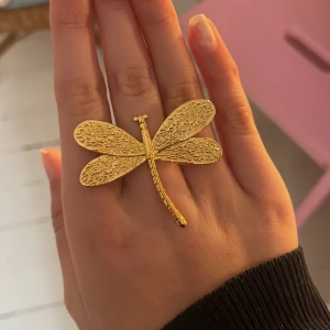 Trollslända ring guld - Helt oanvänd trollsländring i guld ✨