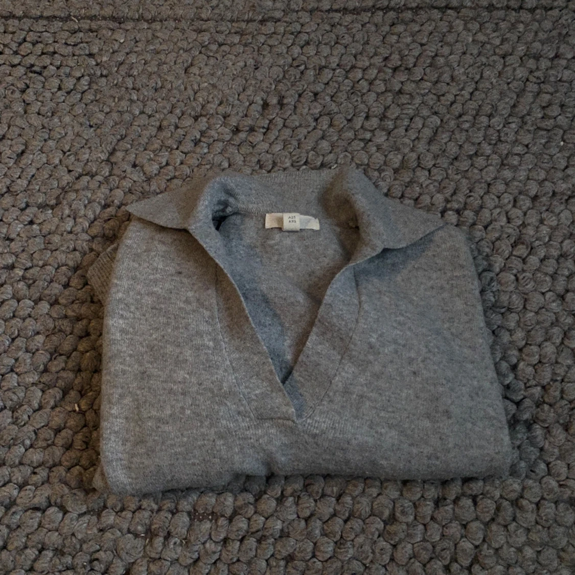 Stickad kortärmad tröja