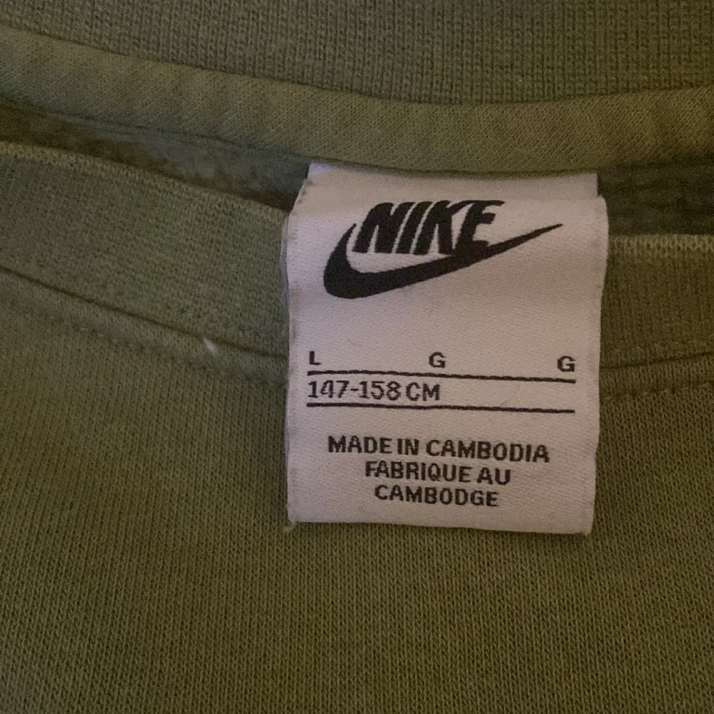 Säljer en Nike tröja i storlek 147-158❤️Har används få tal gånger på de senaste åren. Hoodies.