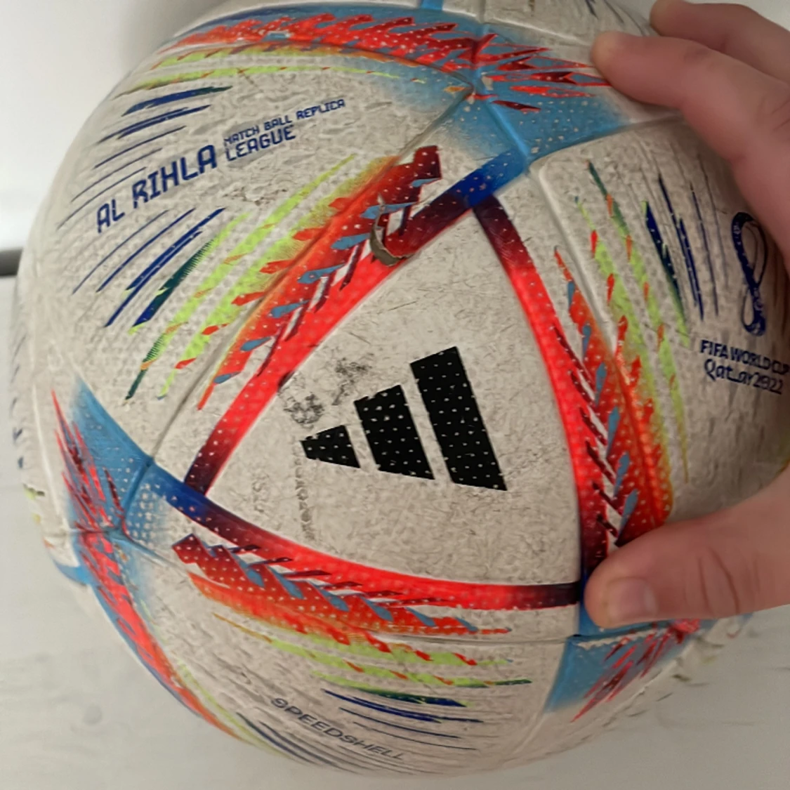 Säljer en World cup boll från 2022 har Använt den i ett halvår - 90