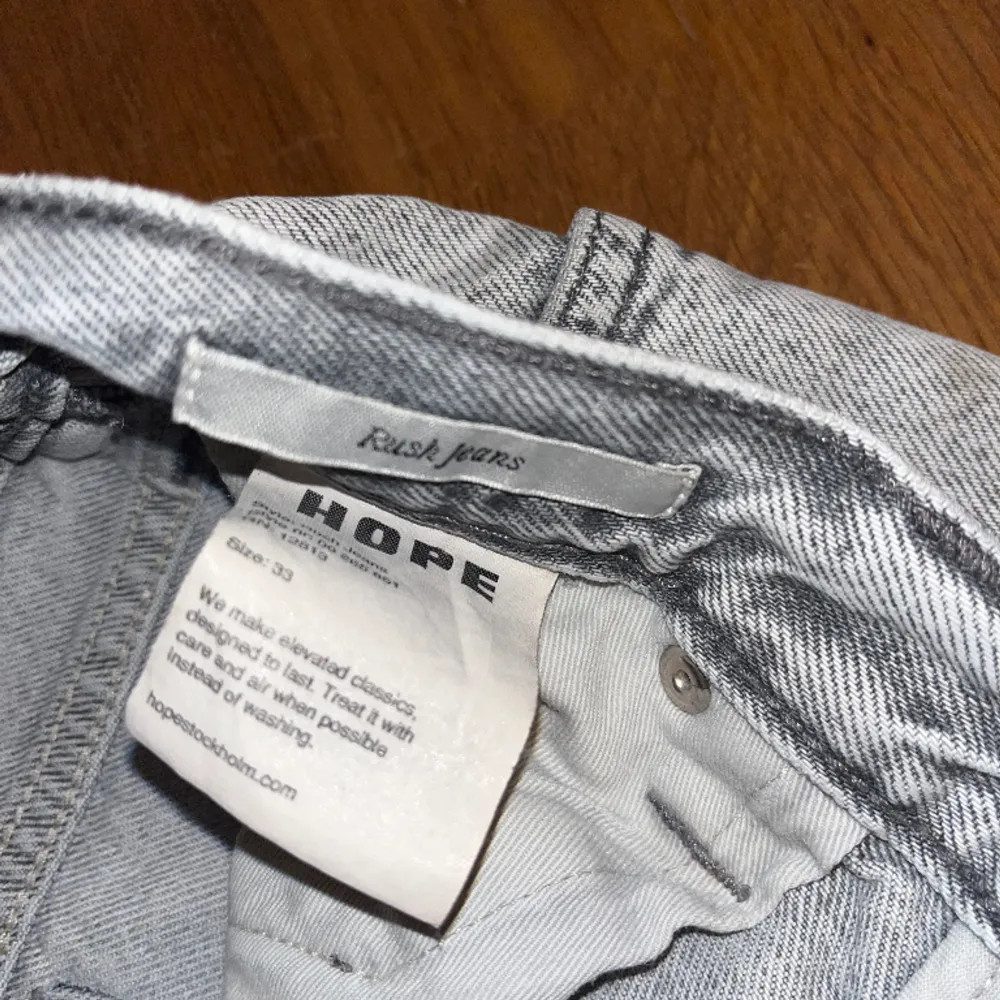 Mycket fina hope jeans  Ljusgrå färg  Storlek: 32  Unisex/Man. Jeans & Byxor.