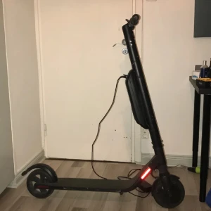 El scooter - El scooter från ninebot nypris 8999kr pris går att diskutera 1800kr med laddare