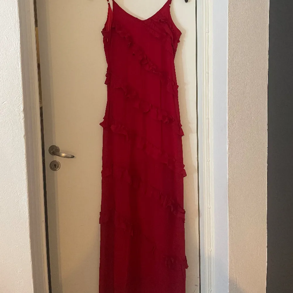 Säljer denna jättefina klänning då den är för stor.❤️ Aldrig använd och är helt ny.❤️. Klänningar.