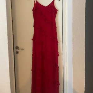 Balklänning  - Säljer denna jättefina klänning då den är för stor.❤️ Aldrig använd och är helt ny.❤️