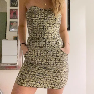 Cocktailklänning - Cocktailklänning perfekt för fest!!! Passar mig som vanligtvis har storlek S/M