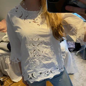 Vit blus  - Super fin trekvartsärmad blus! 