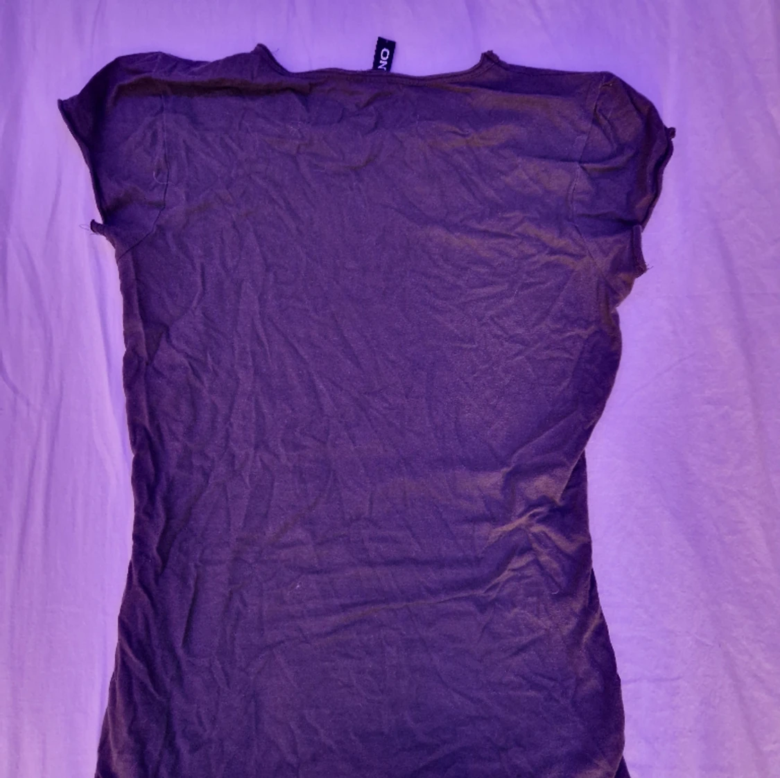 T-shirt med snygga detaljer!💗 - 90