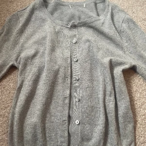 Kofta - Söt kofta från h&m,storlek-s eller xs skulle jag säga. Lappen bortklippt.