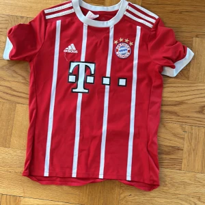 Fotbollströja  - Använd 