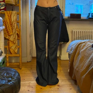 Miss Sixty bell bottoms  - Miss sixty jeans, jättebra skick, lågmidjade och snygga! Storlek S/W30