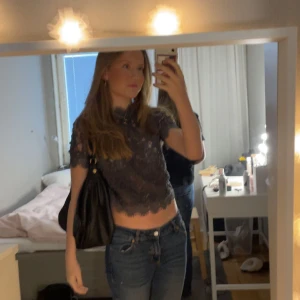 Spetstopp zara - Supersnygg grå spetstopp från Zara. Storlek S (sista bilden är lånad) skriv vid intresse😻